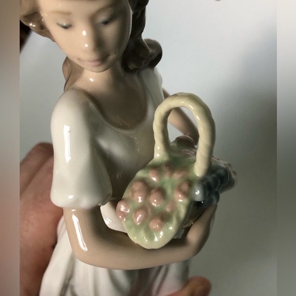 Vintage NAO Lladro Brillo Flores De Primavera flowers of spring girl with basket - Picture 4 of 15